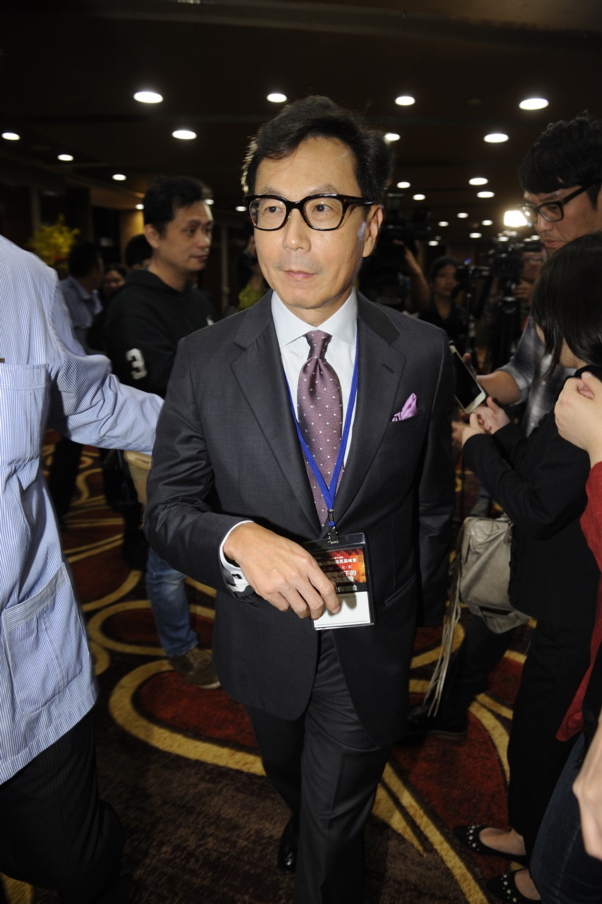 擁有凱擘、台固兩大系統的富邦集團董事長蔡明忠，會是有線電視系統流血殺價，最大的受害者。