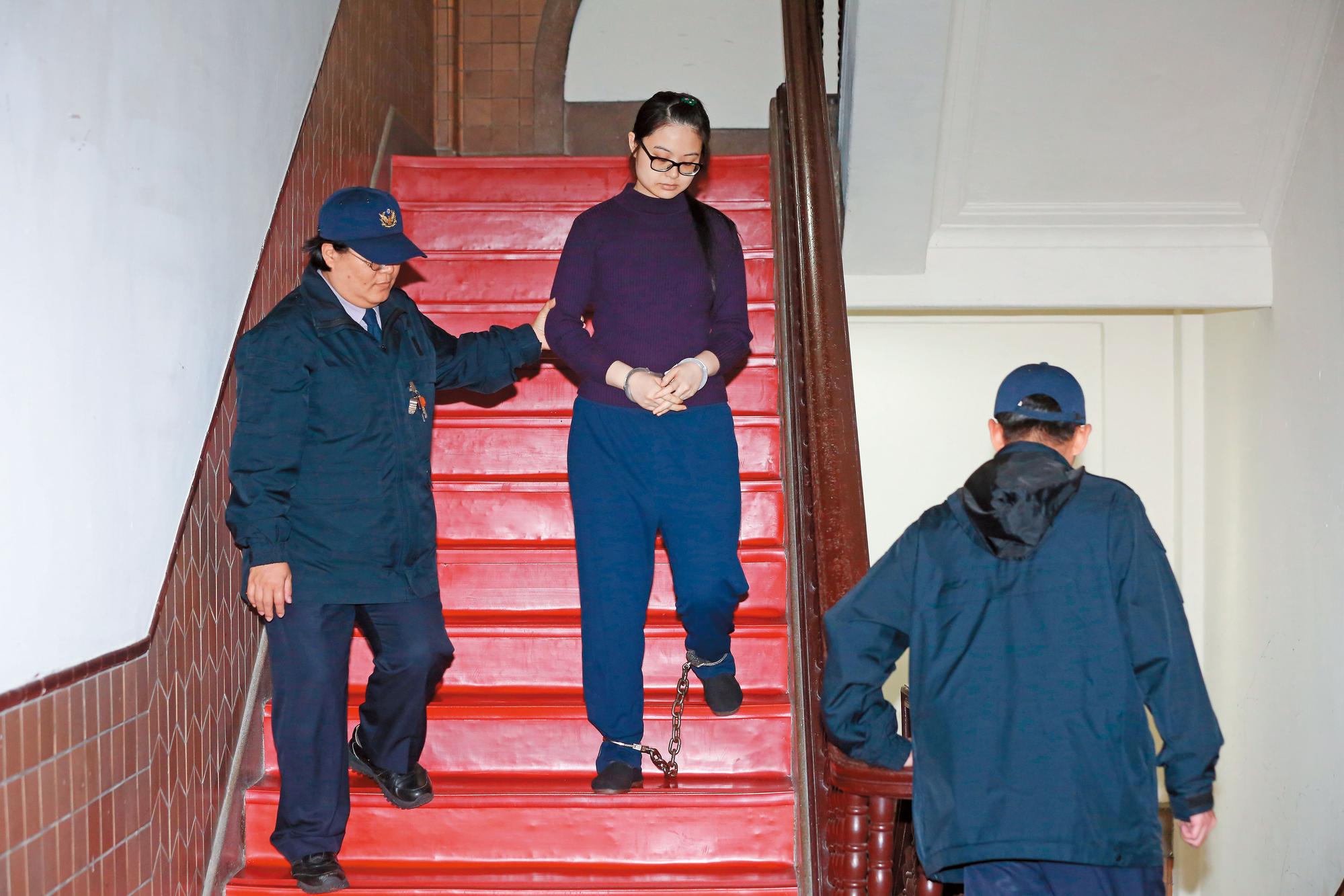 殺2命3度被判死的媽媽嘴咖啡前店長謝依涵,1月獲改判無期後,傳出她在監所為仔魚請命。