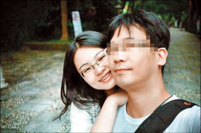 謝依涵（左）在殺害陳進福夫婦前，已打算與祝姓男友結婚。（翻攝畫面）