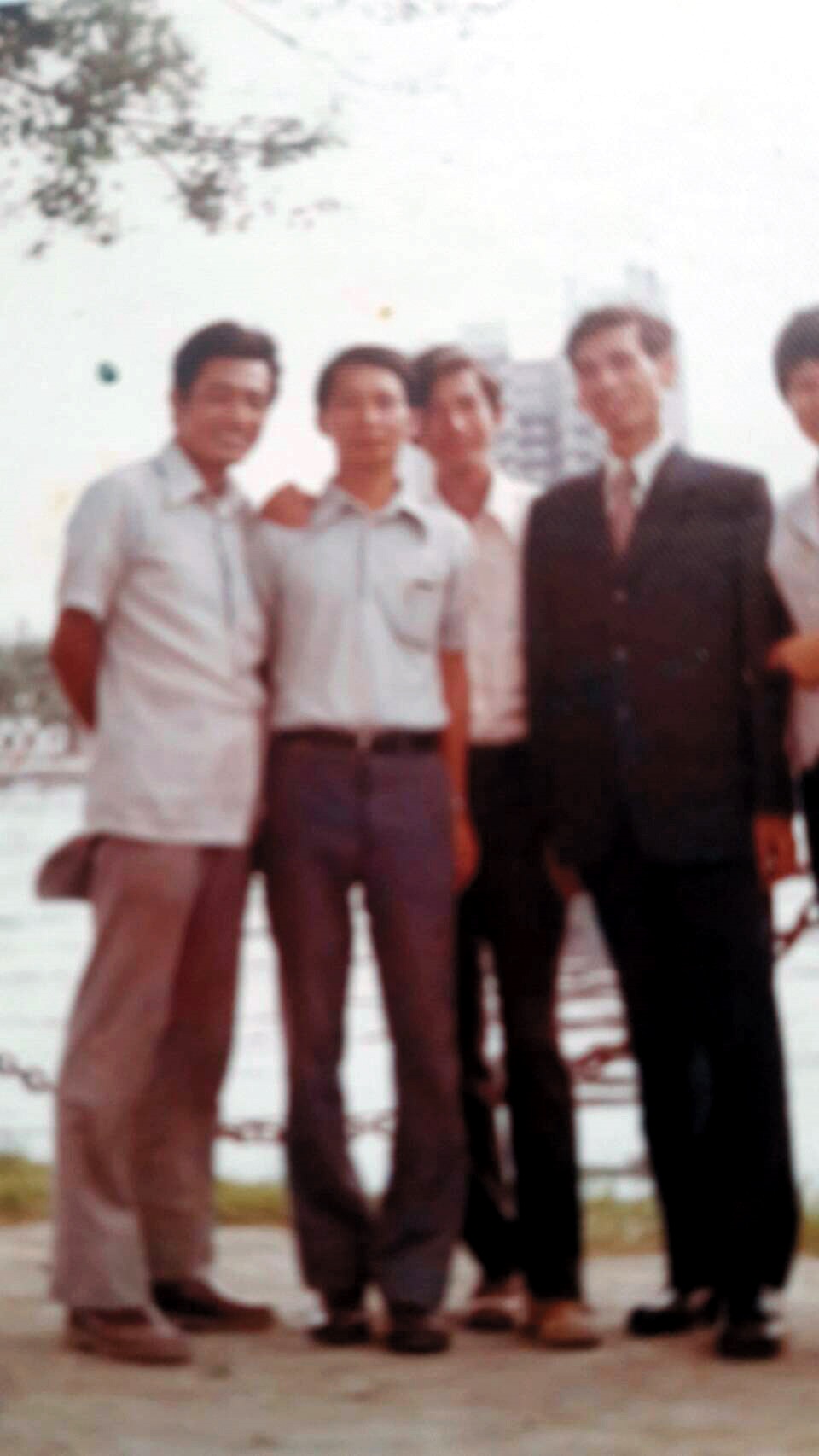 1963年，郭哲雄（左1）、蘇鎮和（左2）在被以叛亂罪名判處12年有期徒刑。（蘇鎮和提供）