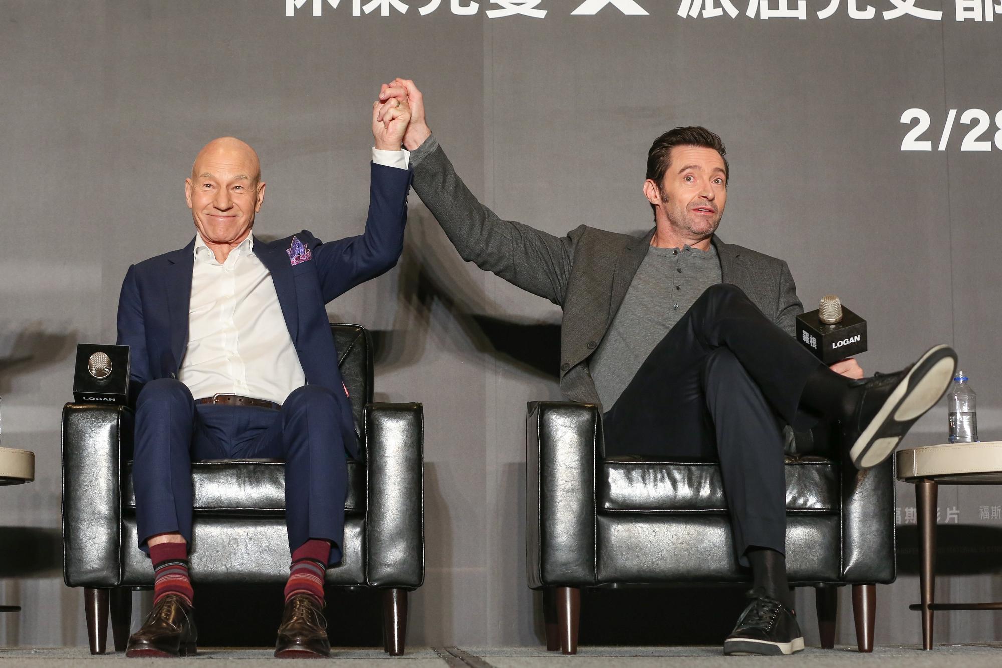 休傑克曼與派屈克史都華一同現身記者會，兩人說好或許以後可以一起與華人演員合作，派屈克更說「那下次你演我爸！」