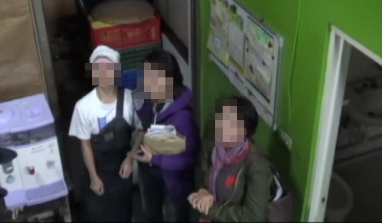 非法移工阿芳目前被安置,並獲合法工作證,做看護工作。