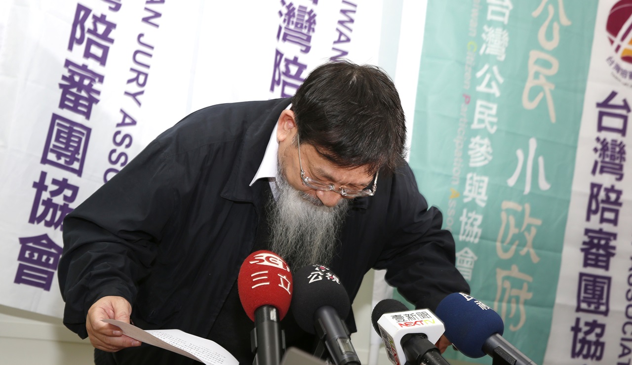 律師張靜今向全國司法官道歉，火力依舊，左批許宗力、右虧總統姪子。