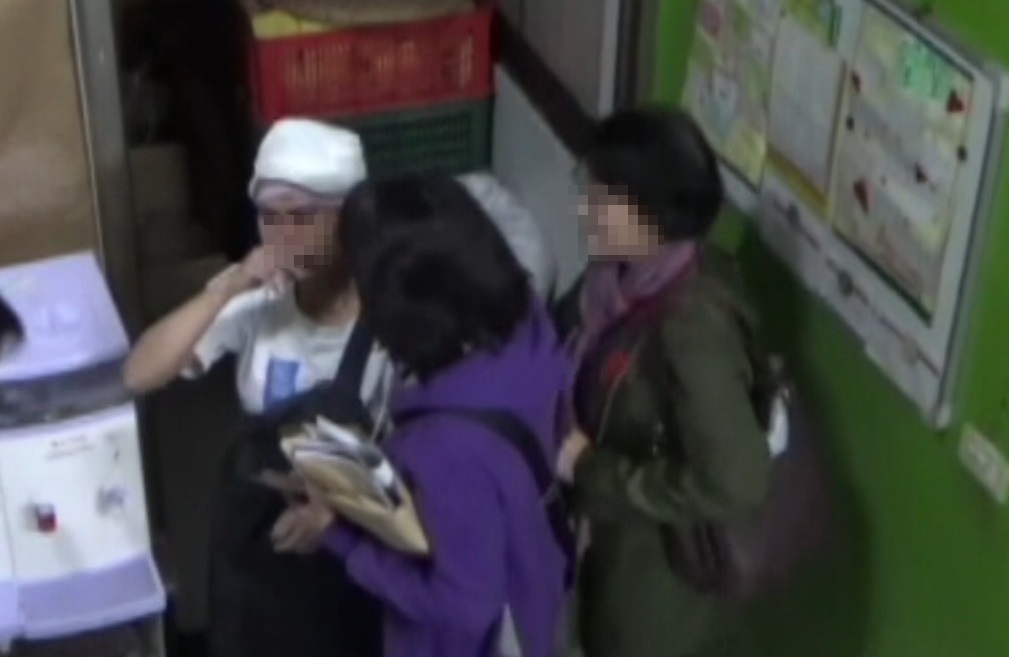 荃聖老家食品公司鄭姓負責人還有妻子蔡姓女子，依照違反人口販運防制法起訴。