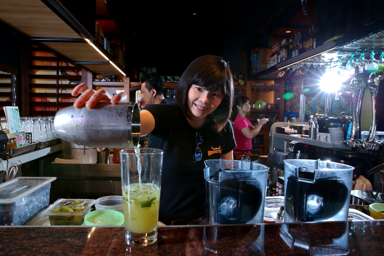 Amy19歲創業，她坦言從前老闆娘身上學到拚命三娘的精神，調侃自己變成跟他一樣為了賺錢不吃飯。