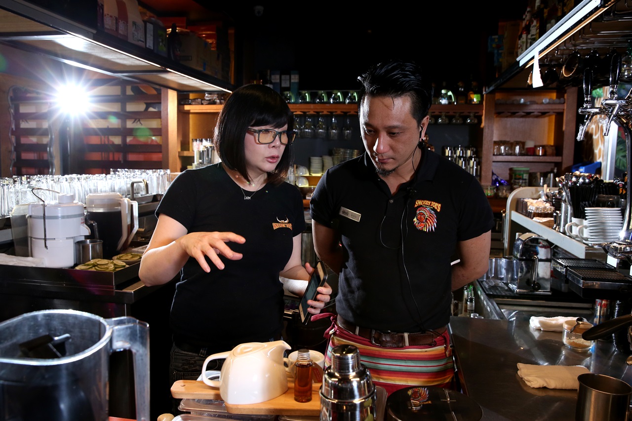 台中市政店處試營運階段，Amy高雄、台中兩邊跑，常常提點新店該注視事項。