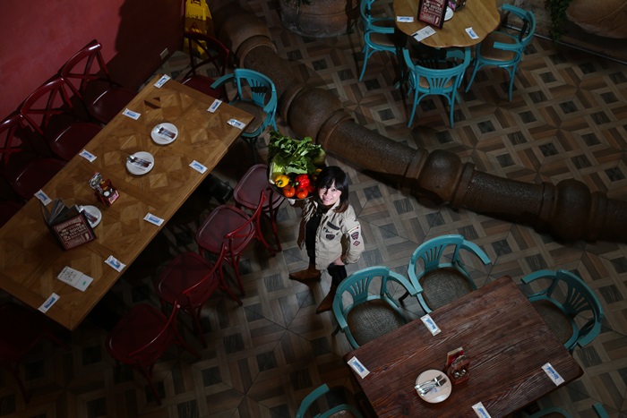 有計畫上市櫃的冒煙的喬（Smokey Joe's）餐飲集團，旗下有餐廳、旅店，幕後推手是人稱「港都潮女」的吳靜怡（Amy）。