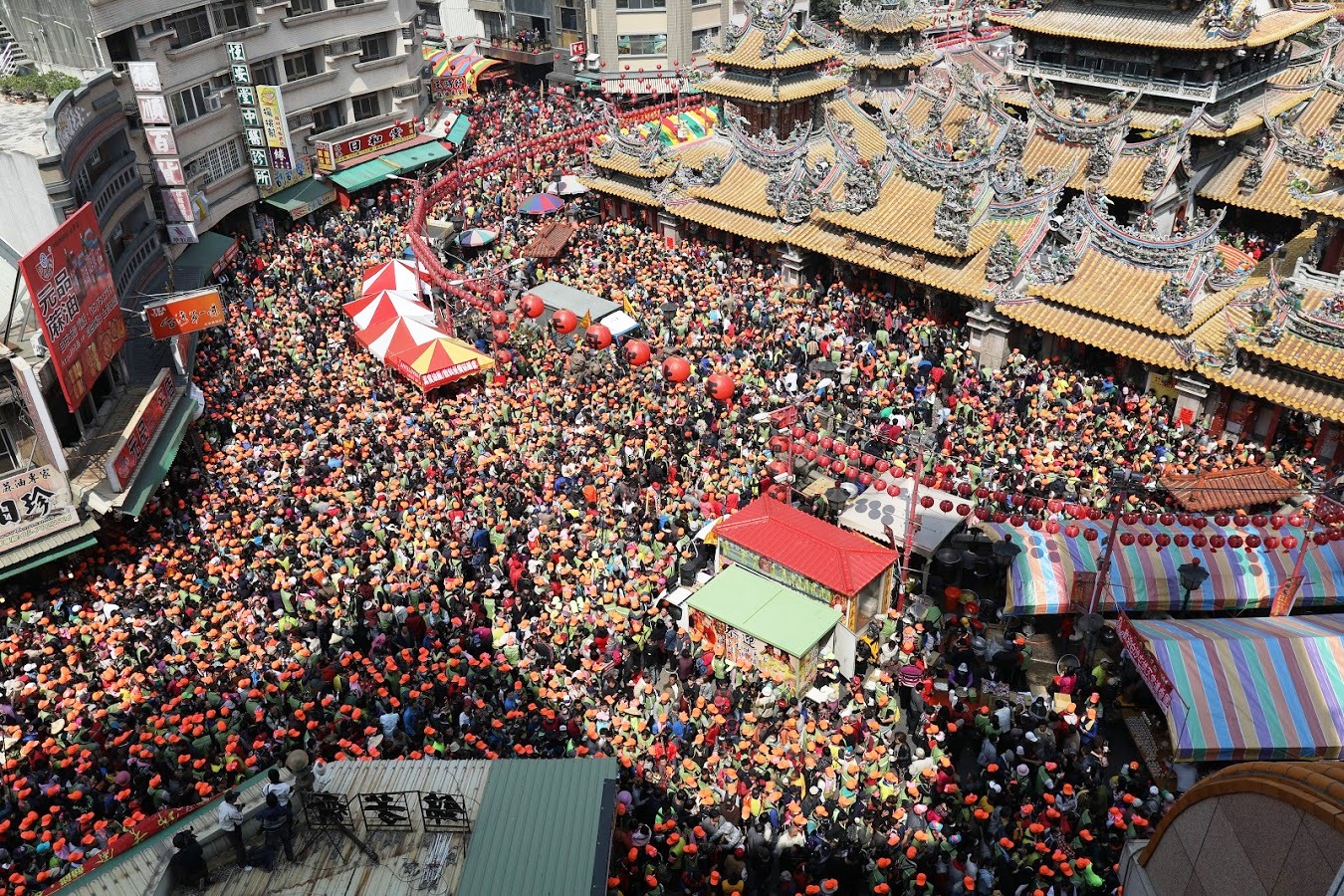 白沙屯媽祖進香抵達北港朝天宮，估計現場湧入近5萬信徒。