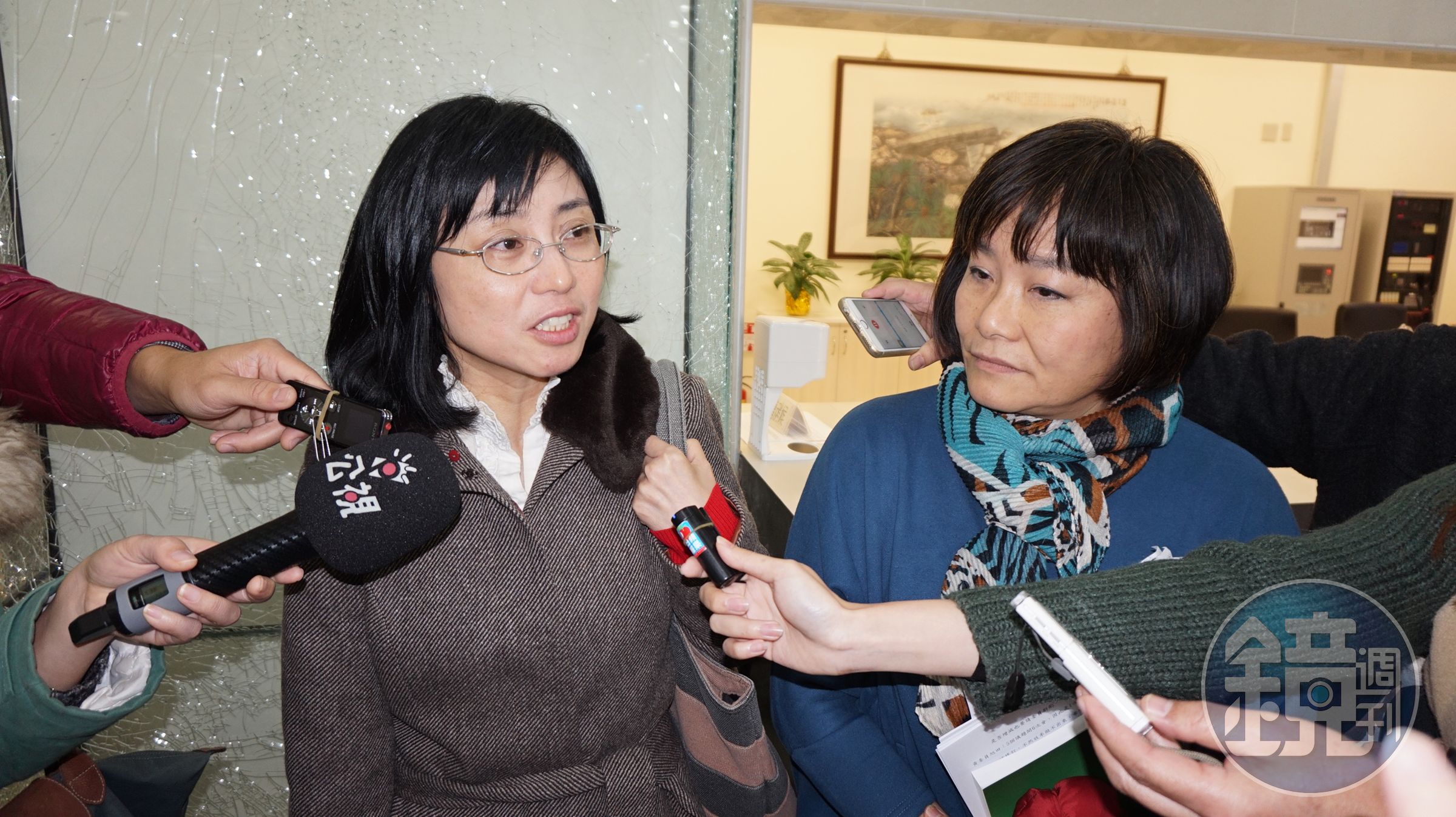 司改國是會議今針對「維護社會安全的司法」進行討論，賴芳玉律師(左)、紀惠容委員要求增加保護被害人議題。