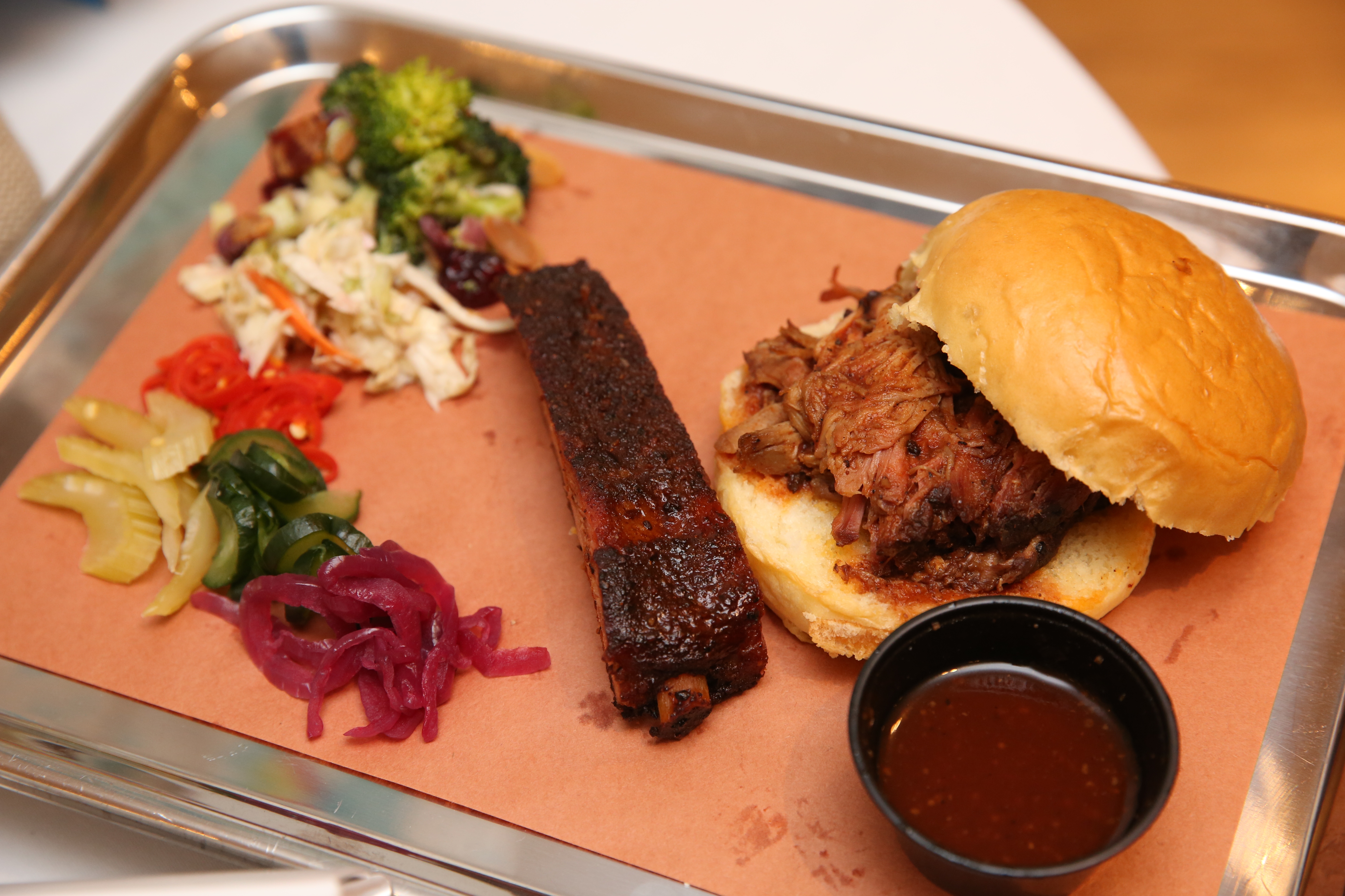 人之初產後護理之家每週推出「Happy Day」月子餐，將茹絲葵的牛排三明治入餐。