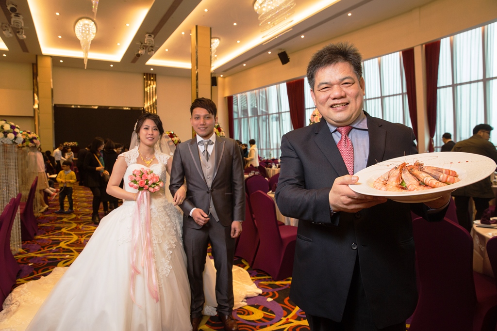 林志成10年前投入婚宴事業，從小吃轉做大菜，歷經被客人嫌菜氣勢不夠、出菜慢，如今已成為市場具競爭力的婚宴會館。