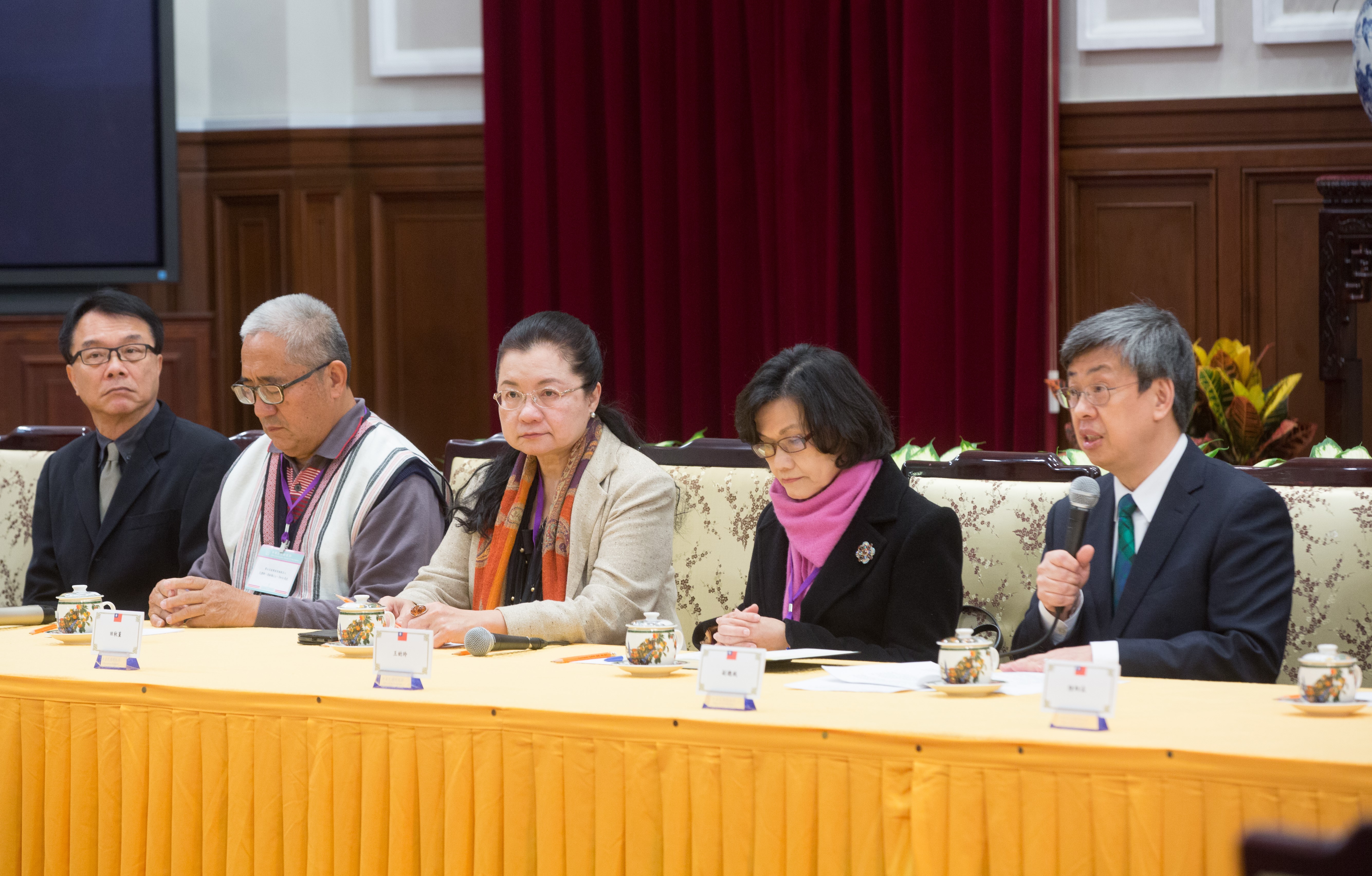 副總統陳建仁（右起）介紹監委被提名人王幼玲、田秋堇、瓦歷斯‧貝林、林盛豐。