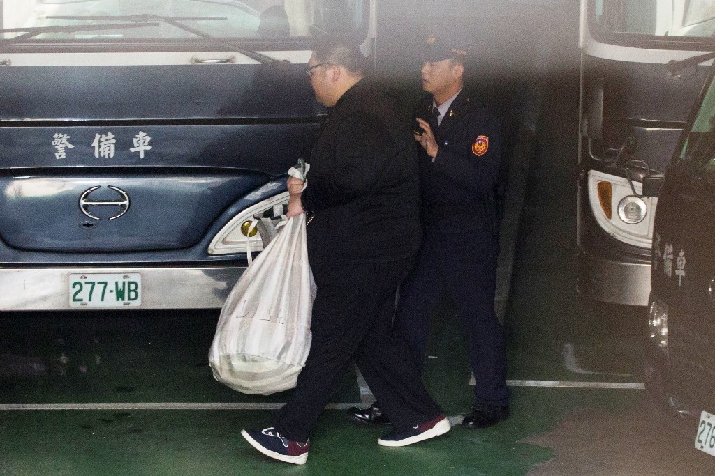 土豪哥朱家龍今戒治期滿，遭裁定羈押禁見，無法回家懺悔。