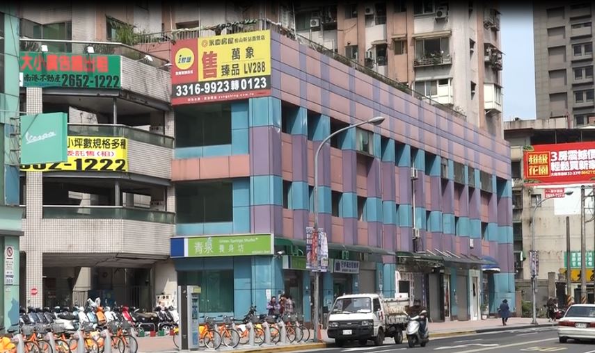 廢棄商場位於八德路四段，空蕩的地下室容易發生危險。