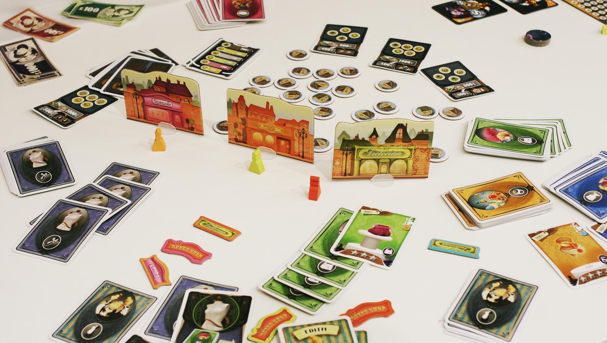 遊戲過程，配件相當多，需要足夠的設置空間（圖片來源：BGG）