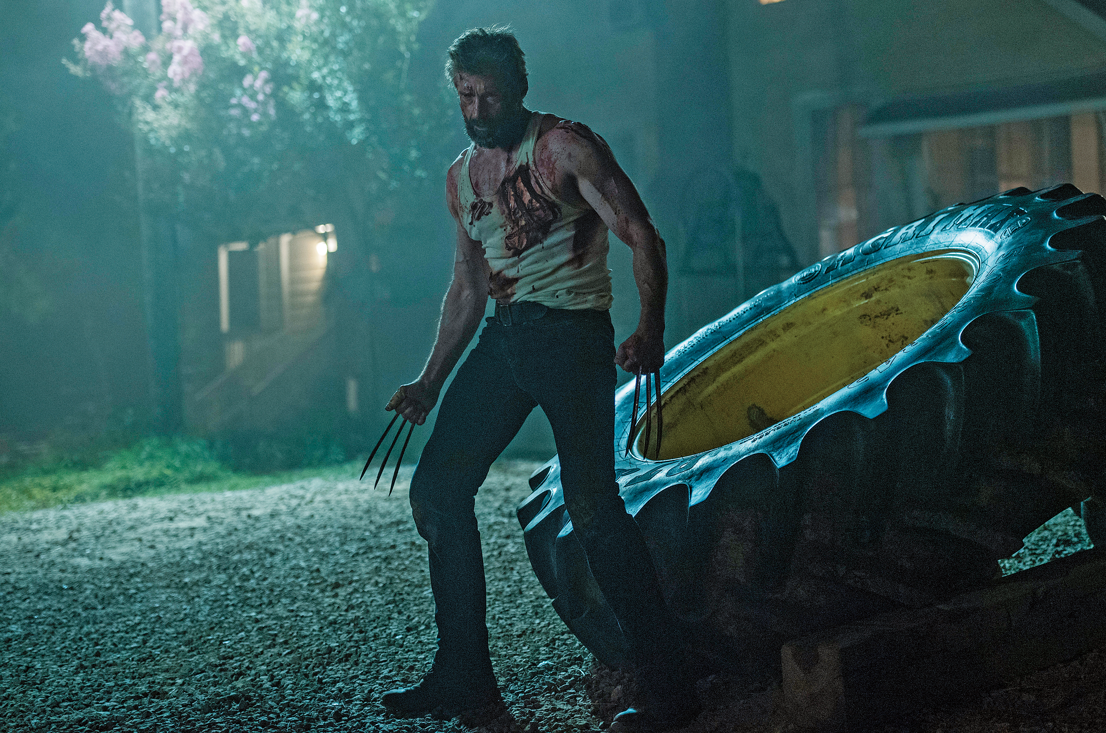 《羅根》是一部非典型超級英雄電影，金鋼狼蒼老凋零，變種人衰敗滅絕，悲涼的調性令人哀傷 ，還好動作戲毫不含糊。（福斯提供）