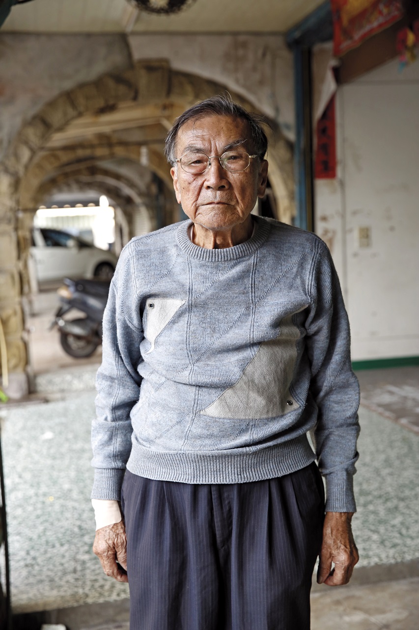 郭老先生住了一輩子的老房子,卻因鑑界問題被鄰居提告拆屋還地。