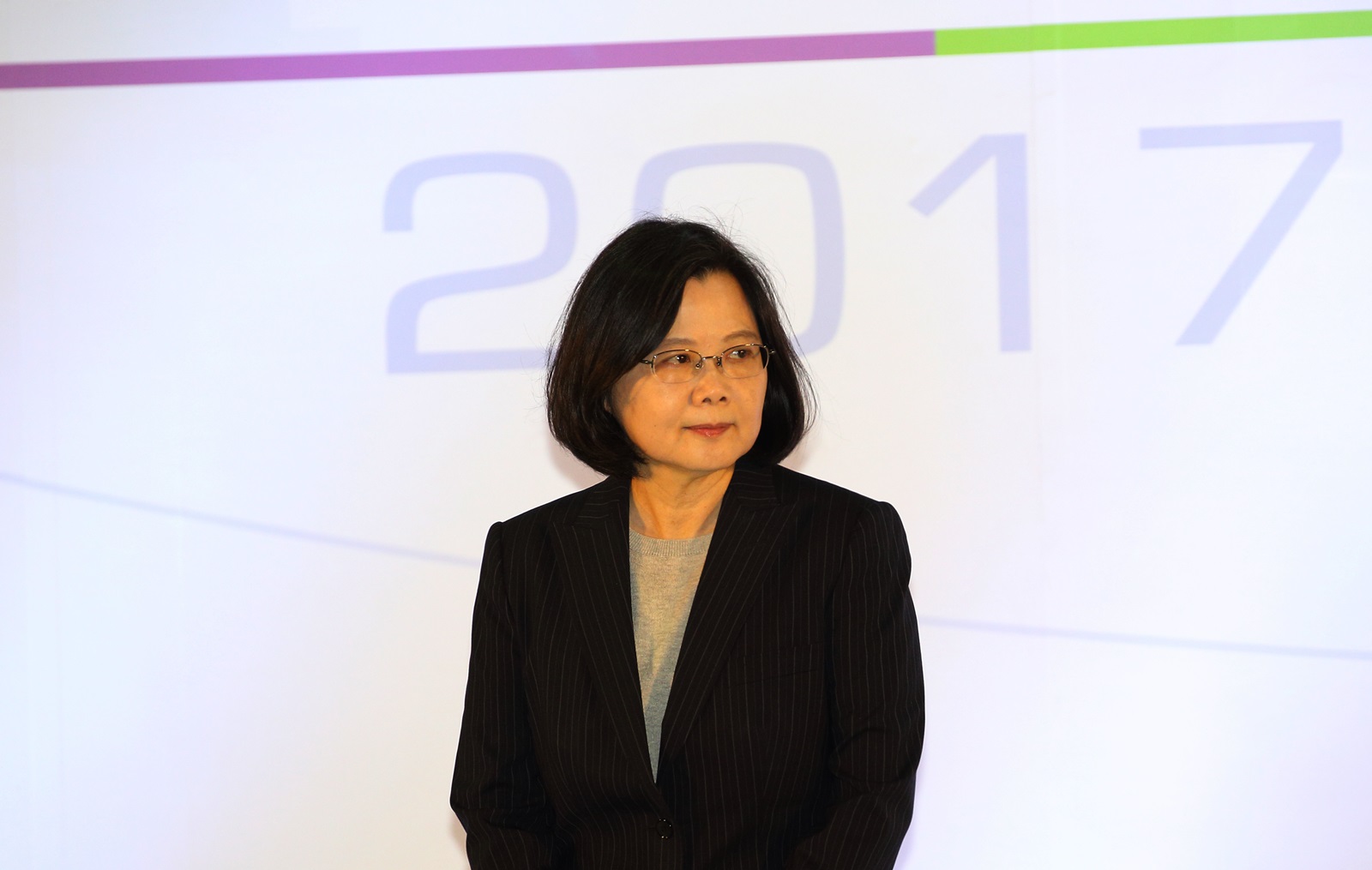 去年底至今，蔡英文在多個場合強調拚經濟的強烈企圖心，但拚經濟必須激發人民參與的熱情，更必須提出精準的成本效益評估。