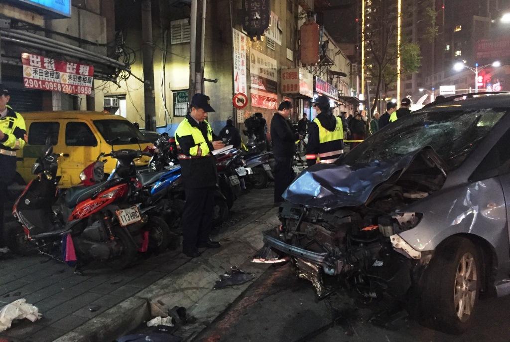 蔡男酒後駕車，造成1死12傷的悲劇。