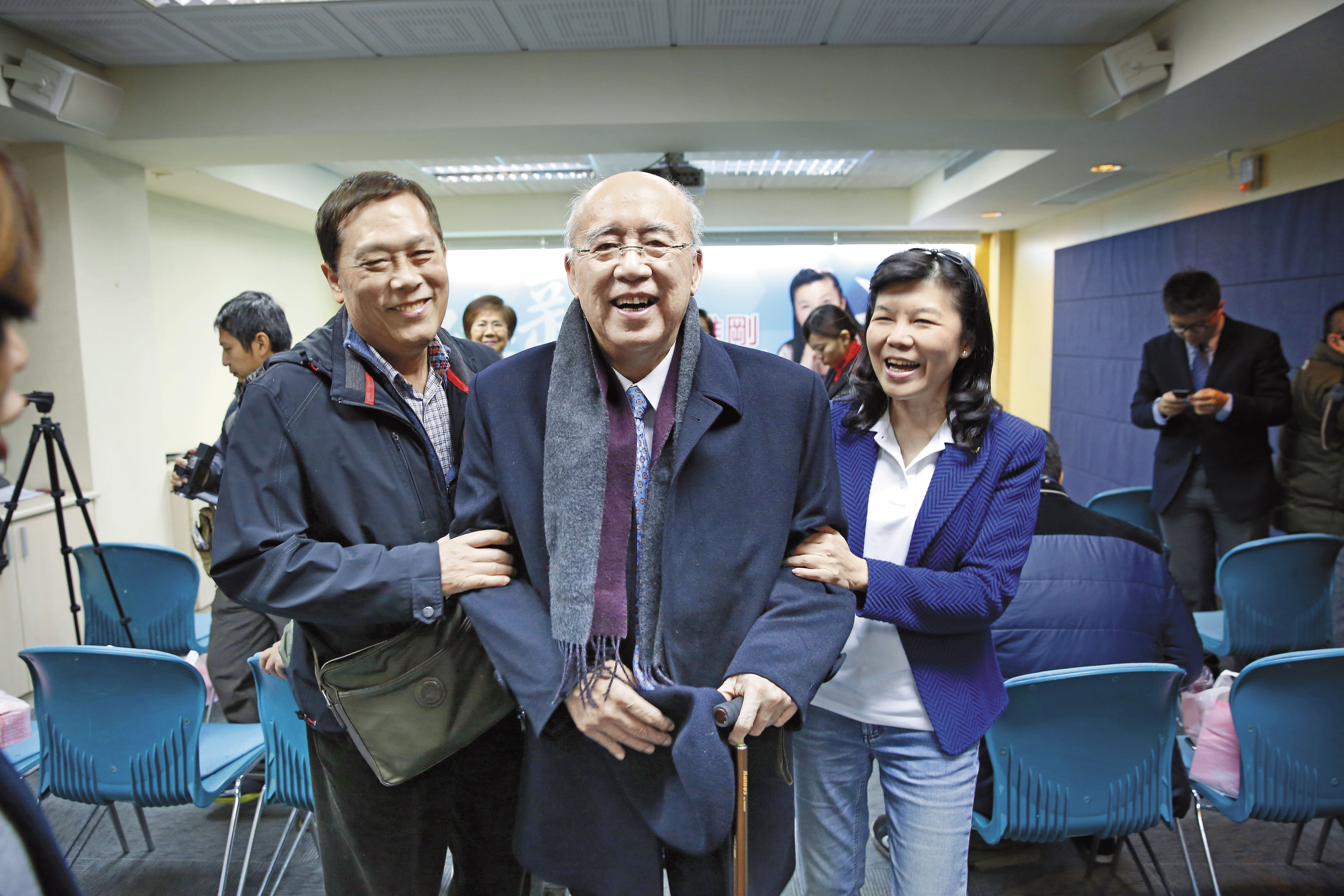 前國民黨主席吳伯雄是潘維剛的乾爹，對潘維剛呵護有加，也是潘不容小覷的後盾。