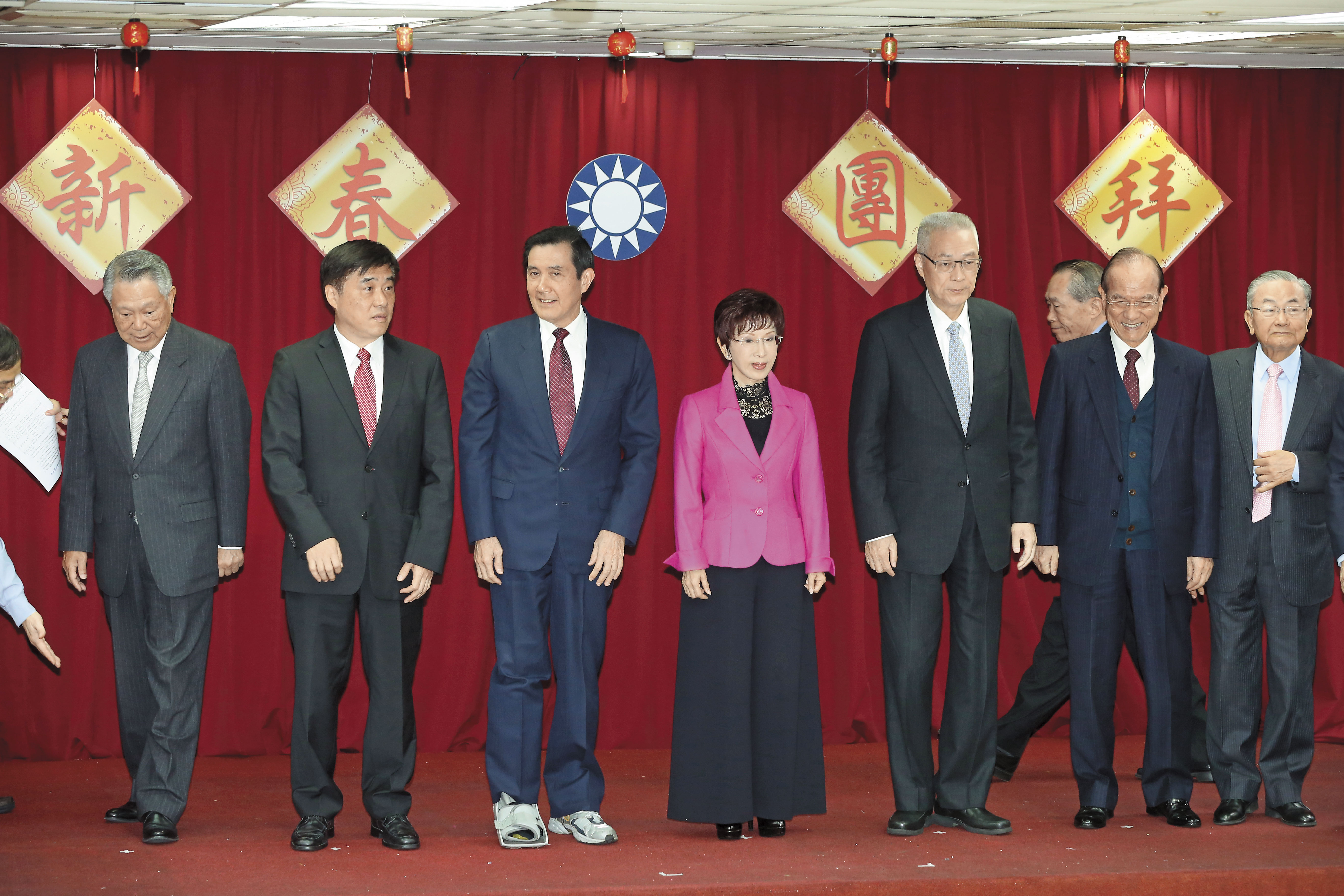 潘維剛出來參選前拜會過國民黨多位大老，也跟洪秀柱通過電話，所有人都告訴她這次比較辛苦。