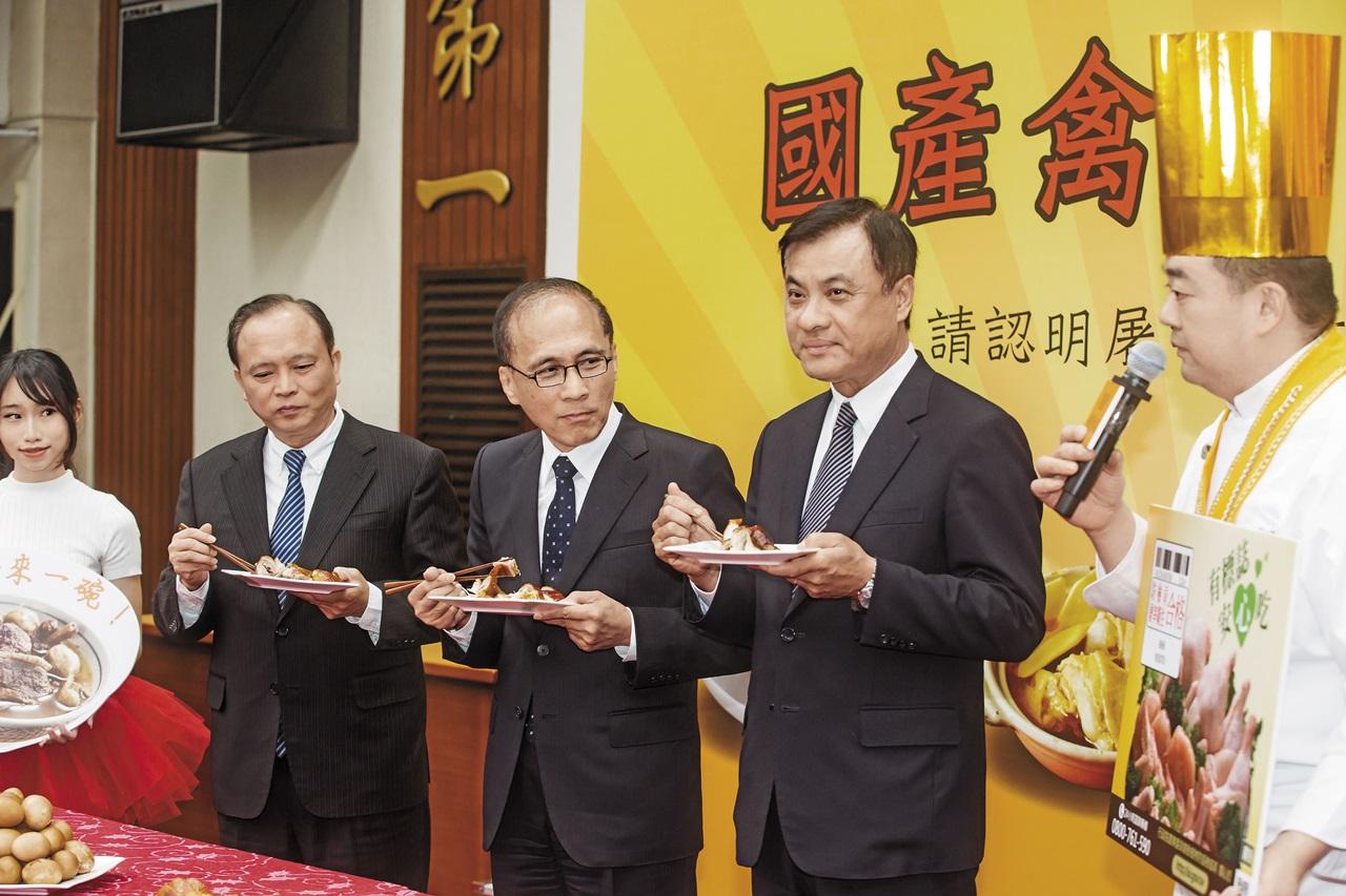 林聰賢（左1）宜蘭縣長任期過半，就被林全（左2）延攬入閣，才成為農委會主委。左3為立法院長蘇嘉全。