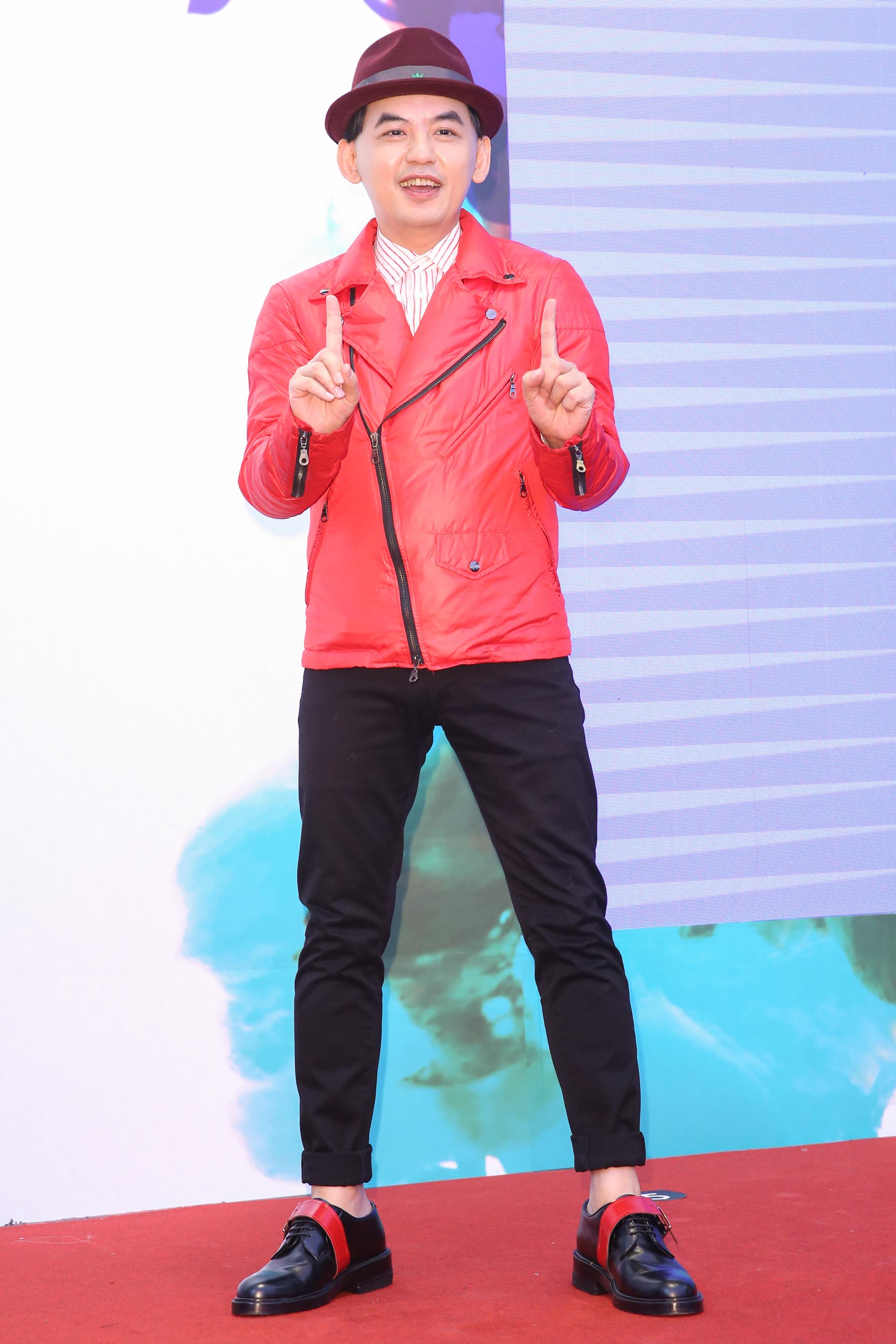黃子佼曾多次跟Selina出遊而傳緋聞,至今兩人依舊維持不錯的交情。