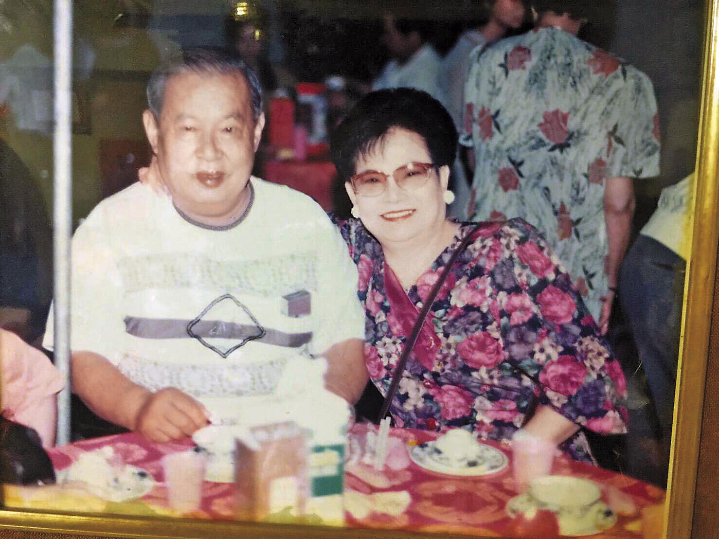 一中豐仁冰的創始人陳德旺(左)與妻子鄭屘(右)。(陳倧偉提供)