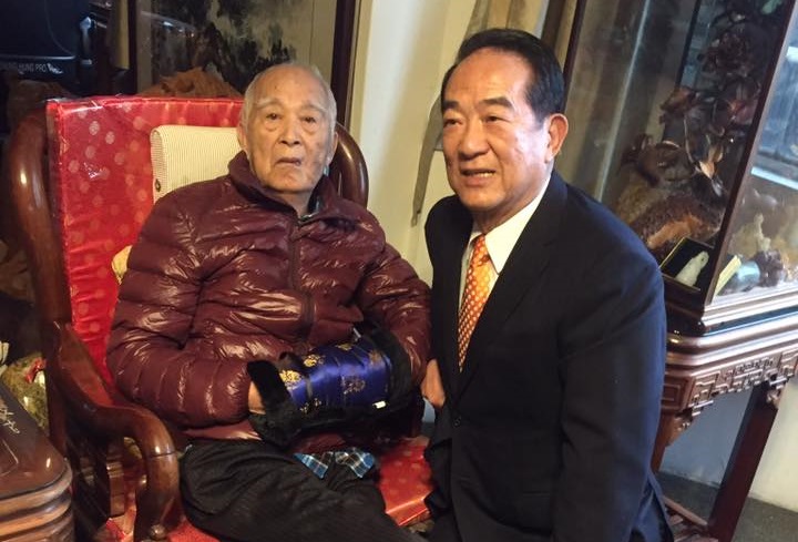 宋楚瑜與李元簇情同父子，宋每年過年都會前往李家拜年，從未間斷。