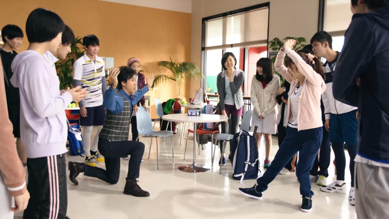 做出假動作誘騙對手可是「空手奪白刃」最常見的招式呢！（圖片來源：官方宣傳預告截圖）
