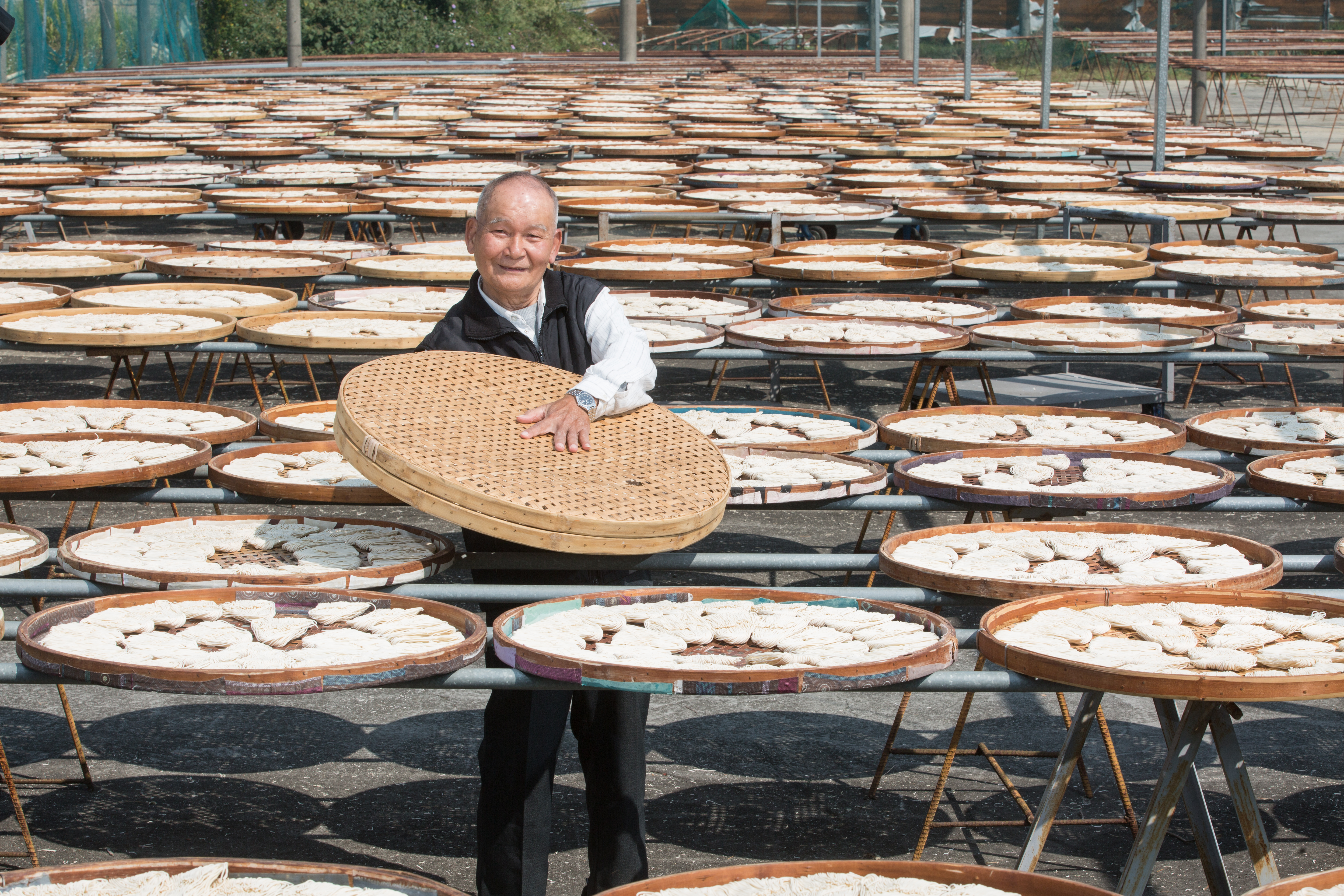 合進創始人楊幸男是協進的女婿，早年曾在協進當製麵師傅。