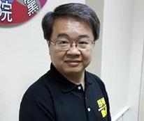 民進黨立委吳秉叡在政大法律所就讀時，曾被李元簇教過。（翻攝吳秉叡臉書）
