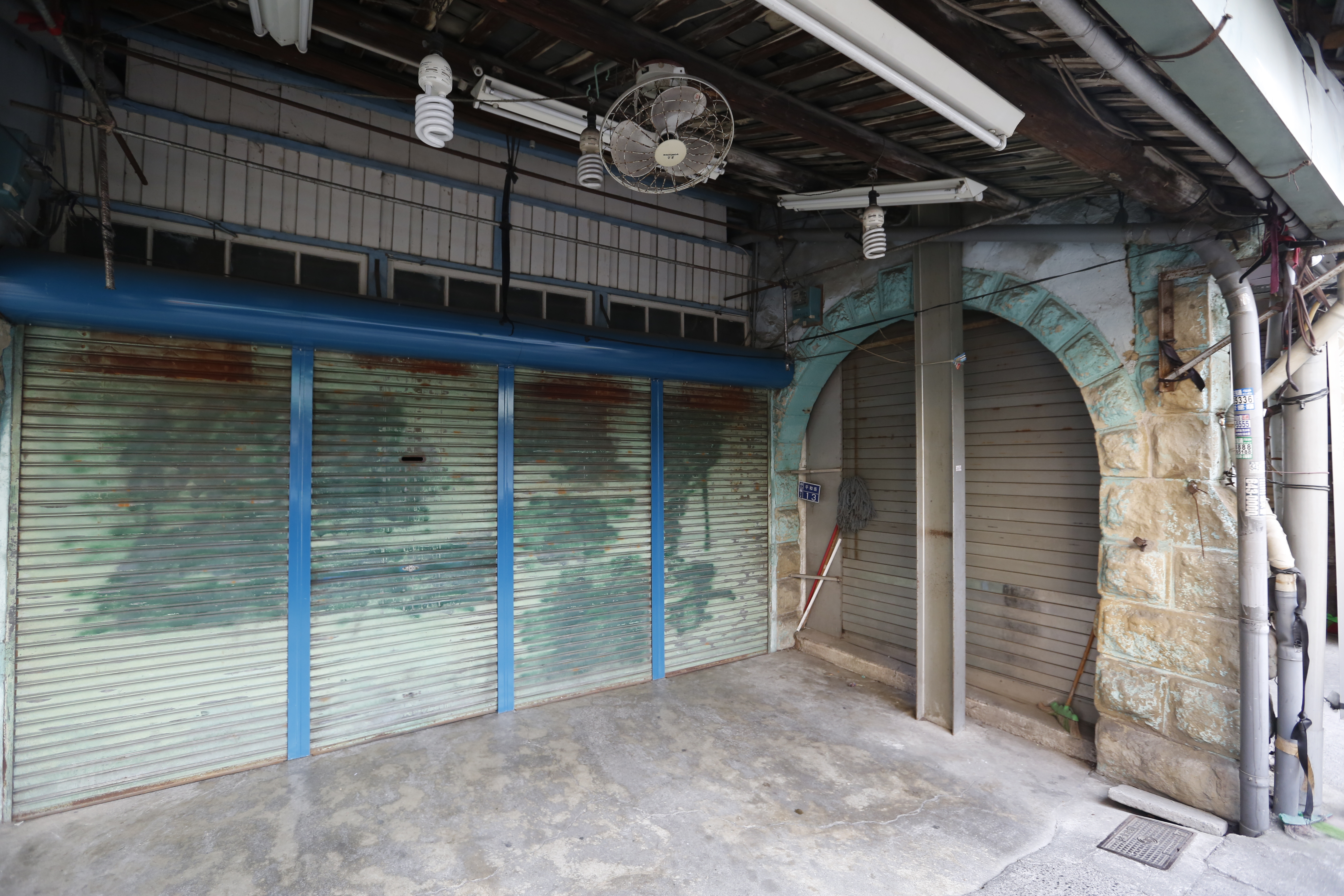 旗山老街區特有的迴廊，已有百年歷史，可能因拆屋而不復見。