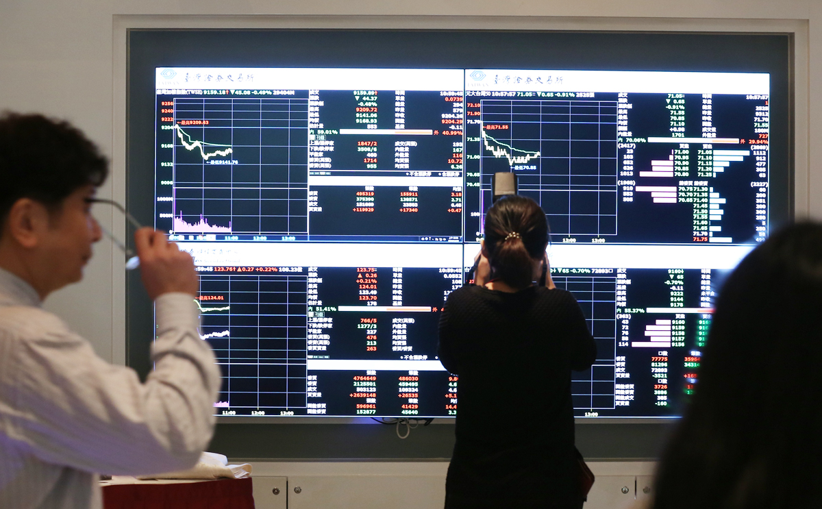 台股今天終場大跌94點，以9658點作收，成交量為885.6億元。
