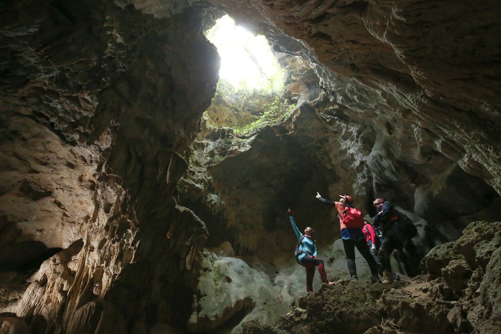「天財天雨洞」在天光灑進時最美。