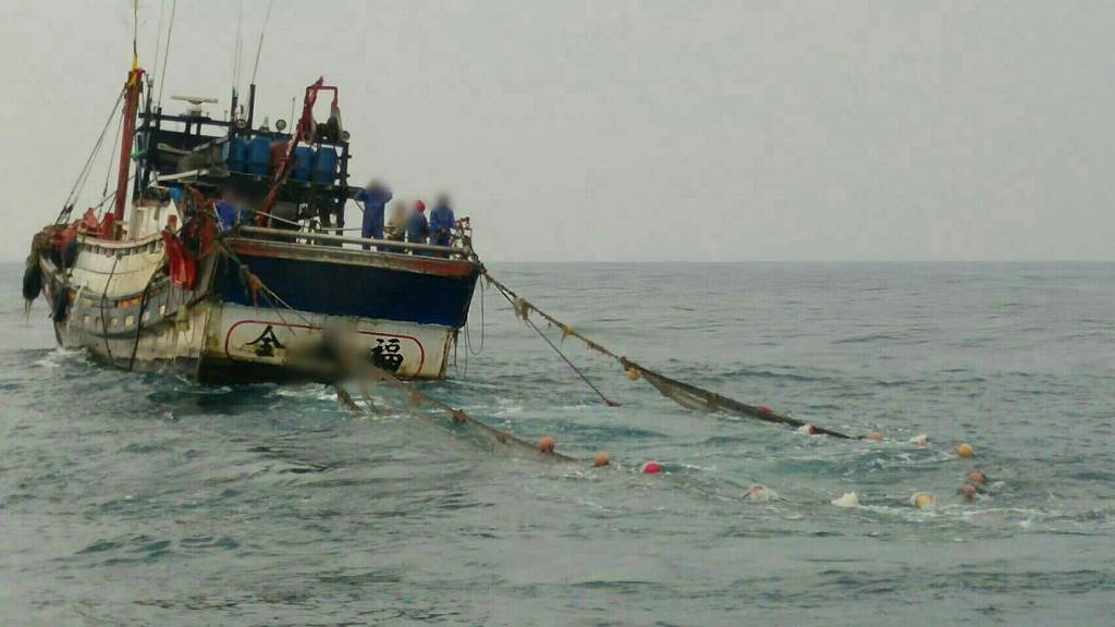 「金○福86號」於今日上午9時在三貂角外1.2浬處拖網捕魚。