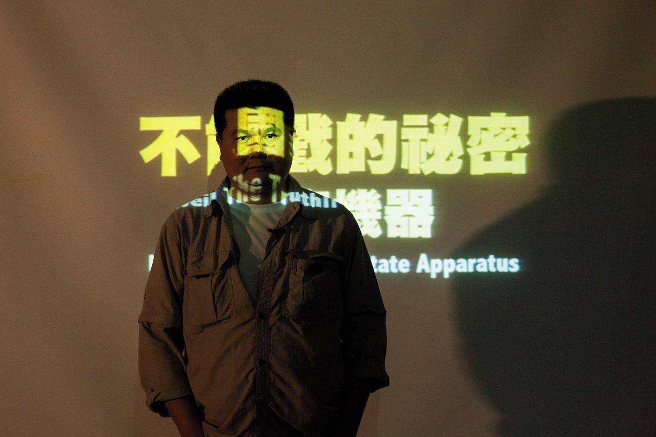 從2004年開始接觸禽流感疫情，李惠仁花多年時間解剖、採樣、送驗、比對資料、訪談，逐漸拼湊出政府不願說的真相。