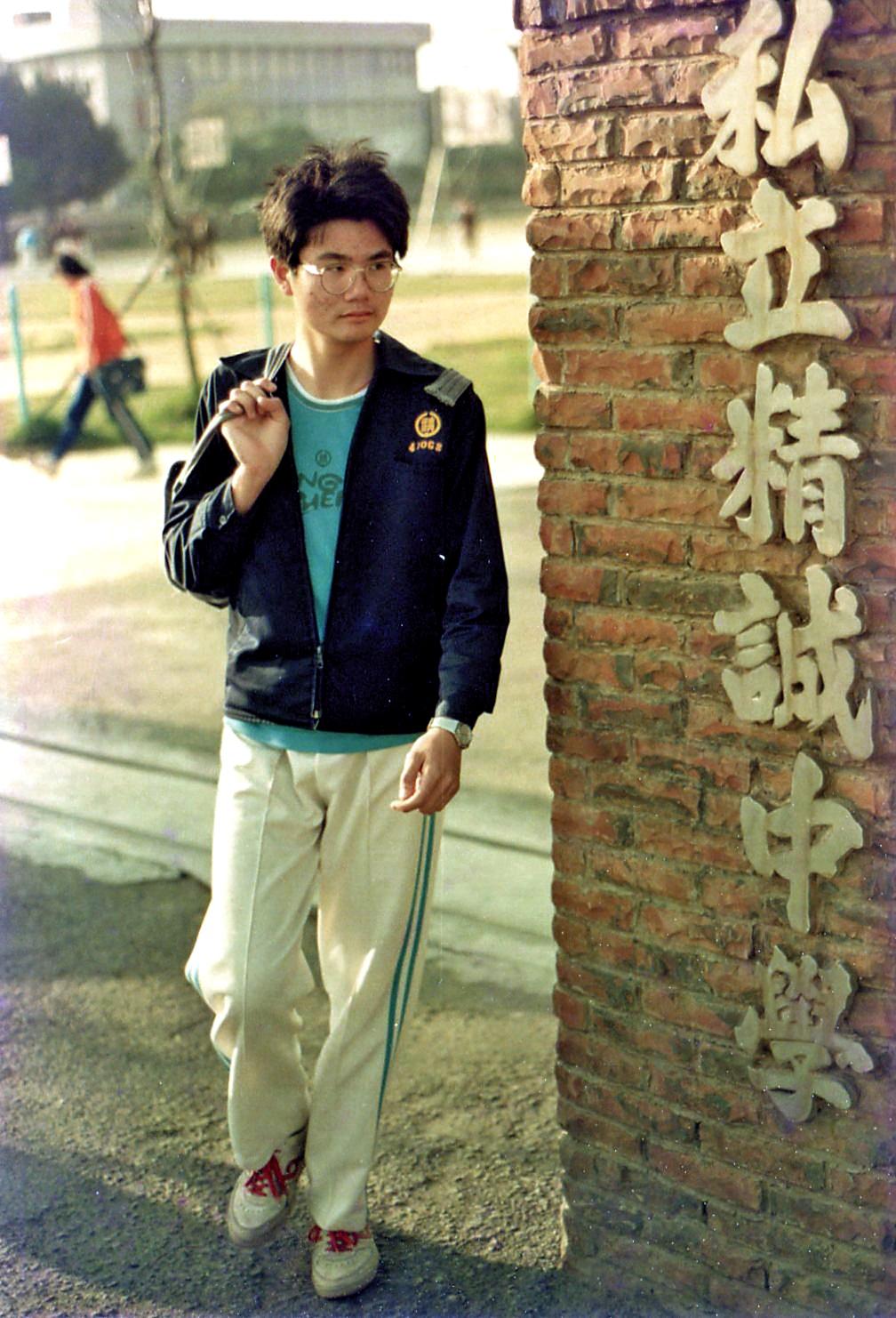 李惠仁高中曾發動「宿舍罷食」,被教官威脅戒嚴時期可用軍法審判。(李惠仁提供)