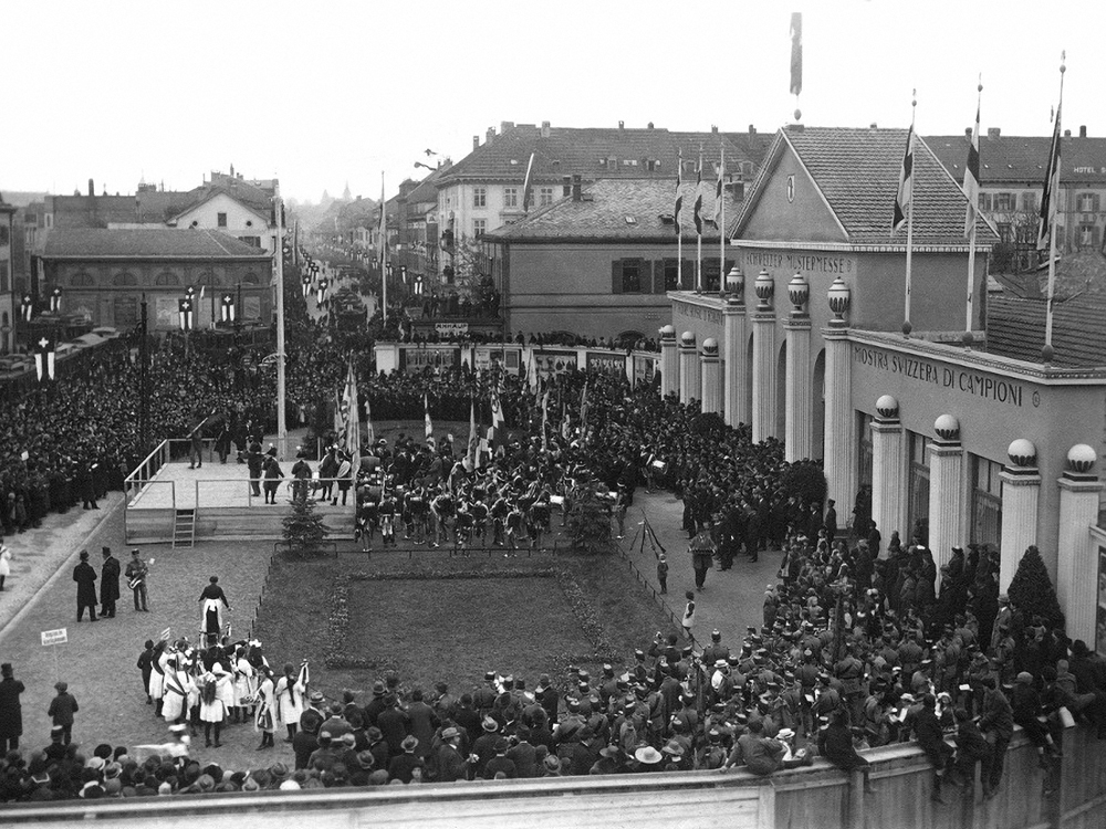 在四處寄人籬下辦了四次後，MUBA終於在1921年，於目前Baselworld的現址有了專屬展館！當時也舉辦了盛大的開幕儀式。