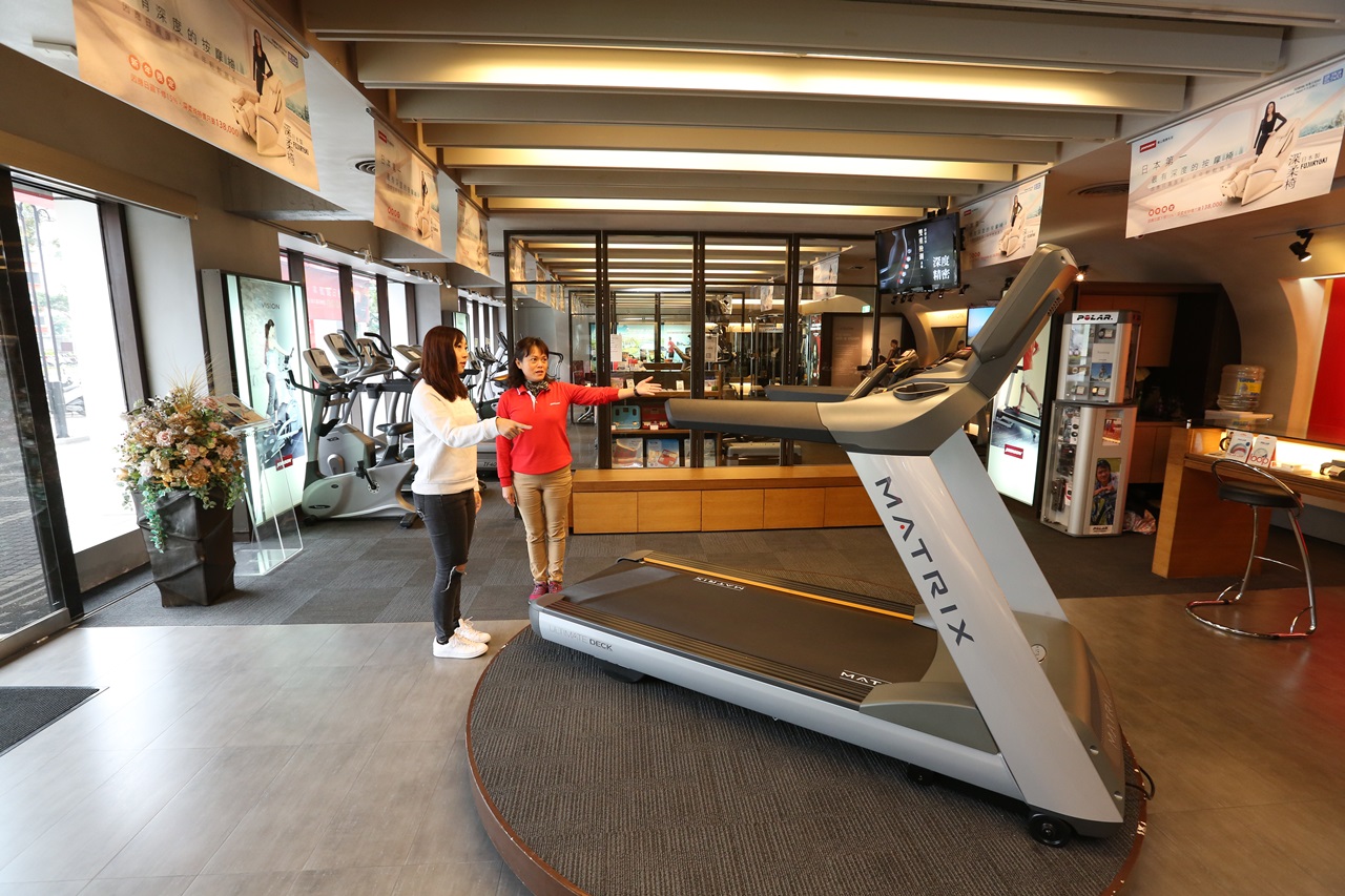 商用MATRIX跑步機成功打入四季、萬豪、喜達屋酒店與頂級健身俱樂部。(49萬8千元/台)