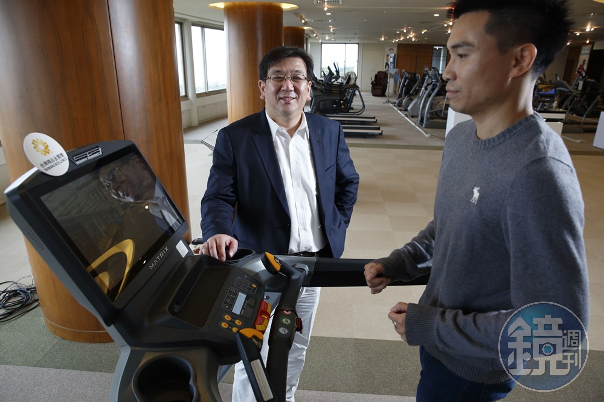 羅光廷工作忙碌少有時間運動，面對父親關愛的眼神，總以「公司業績太好、器材都賣光了！」當藉口。