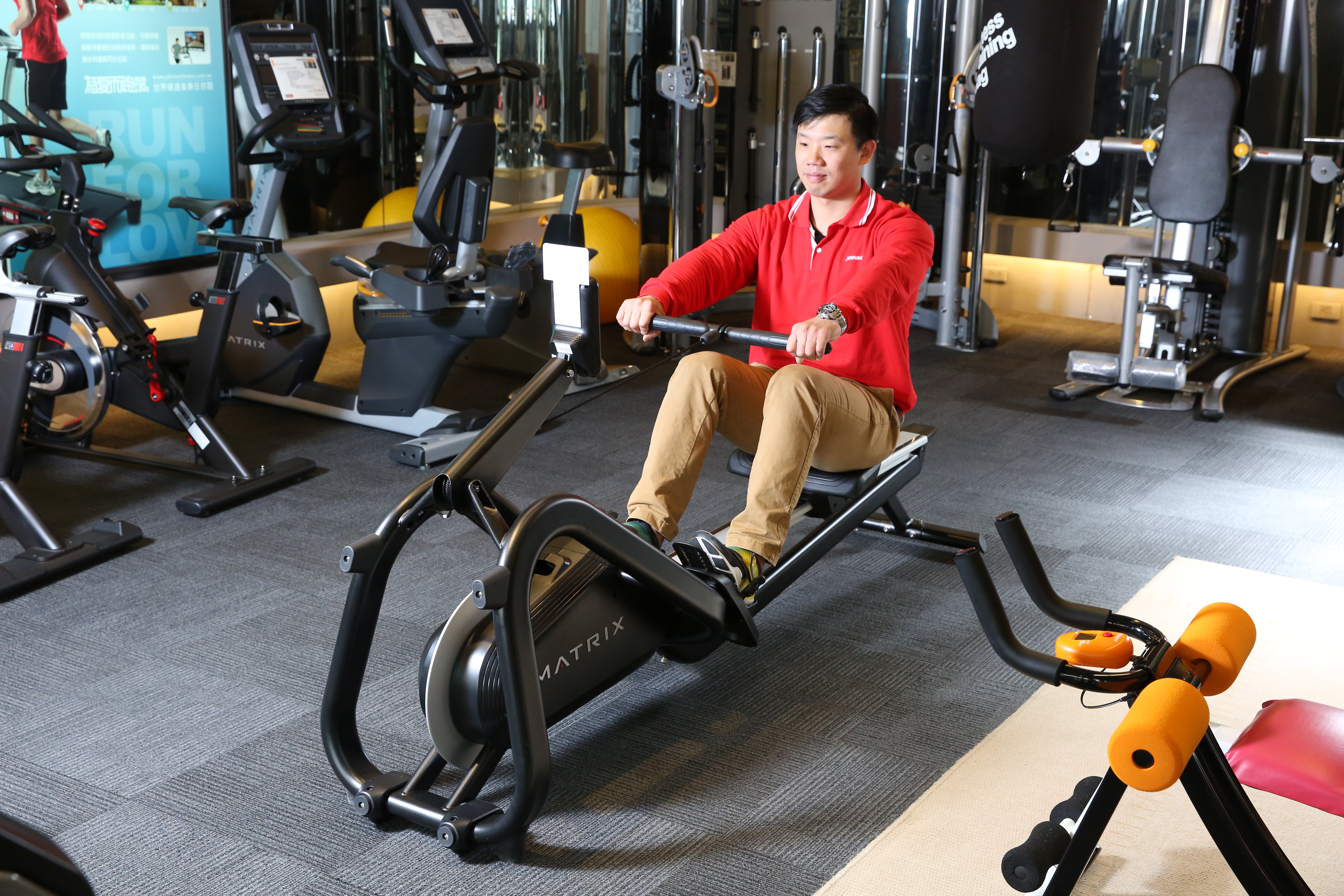 去年暢銷商品之一划船機，深受歐美健身族群喜愛。(6萬6800元/台)