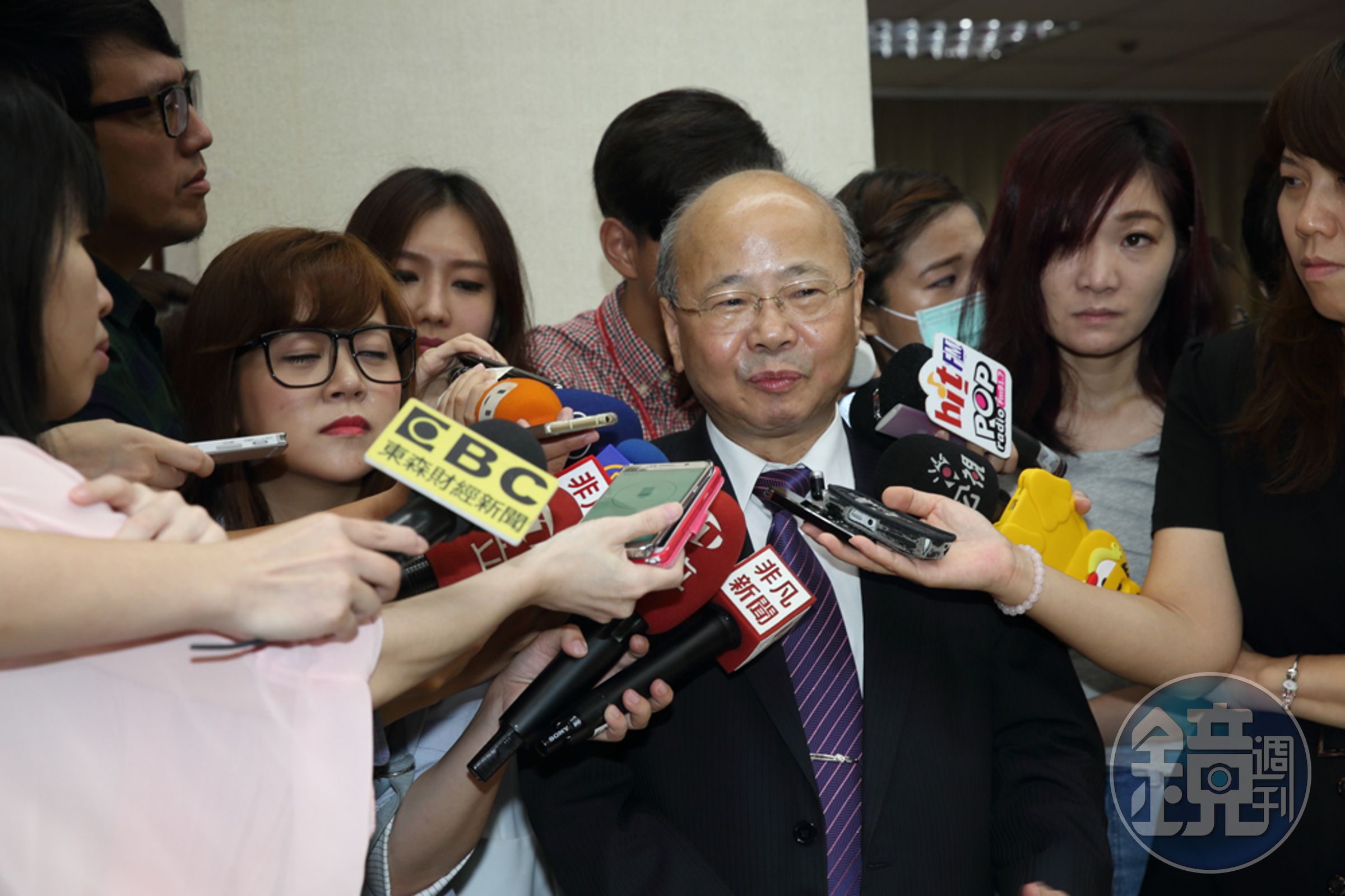 金管會主委李瑞倉今（10日）表示，台商銀行若無使用國內銀行資金，金管會便無法可管，但仍需經過經濟部投審會核准。