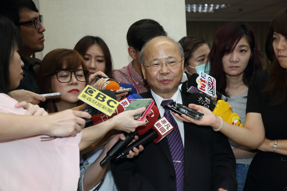 金管會主委李瑞倉今（10日）表示，台商銀行若無使用國內銀行資金，金管會便無法可管，但仍需經過經濟部投審會核准。
