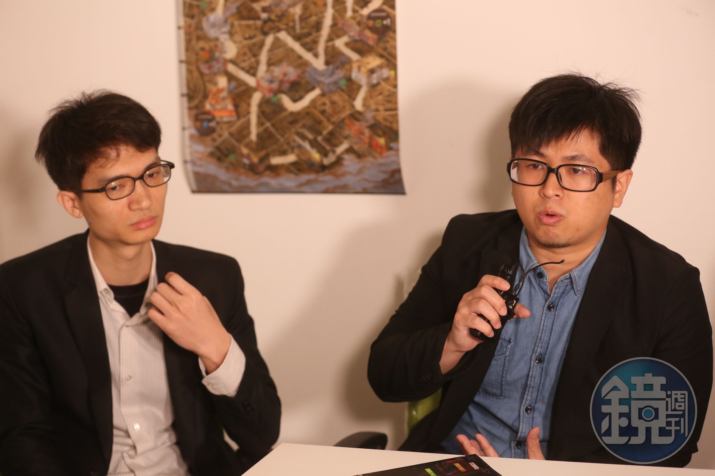 《台北大空襲》遊戲機制設計師鄧傑民（左）、製作人張少濂。