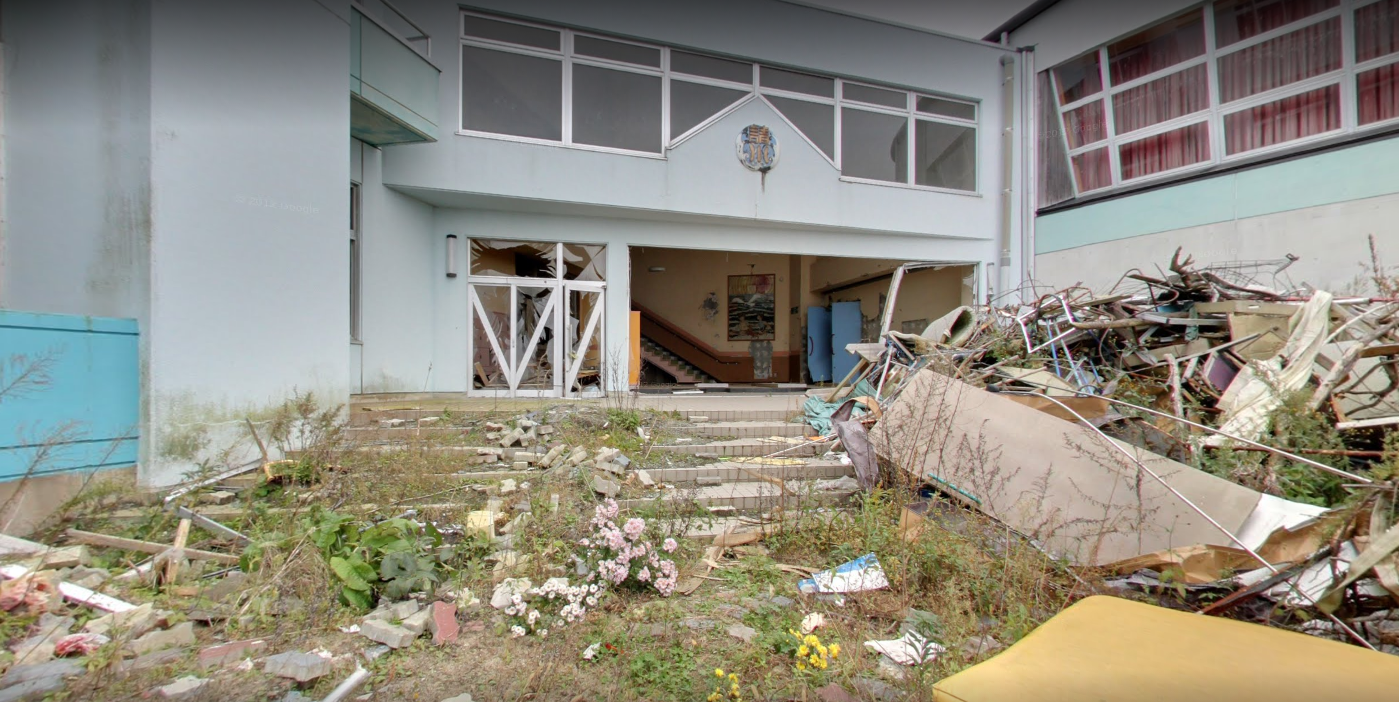 位於311震災區、福島縣的請戶小學，儘管已殘破不堪，校長卻始終守護校園。（請戶小學網站）