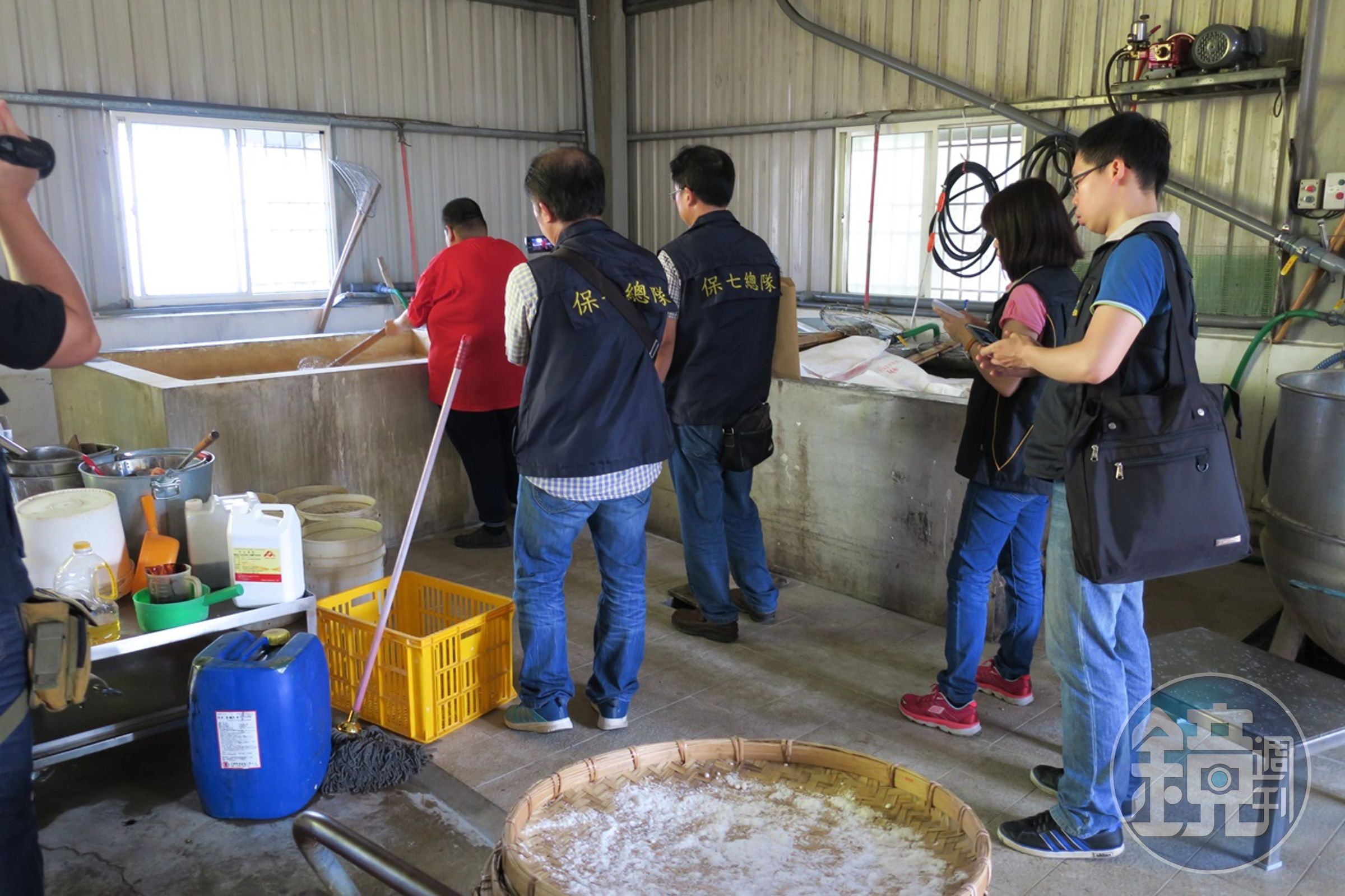 檢警查獲地下工廠，黑心製作冬瓜糖。
