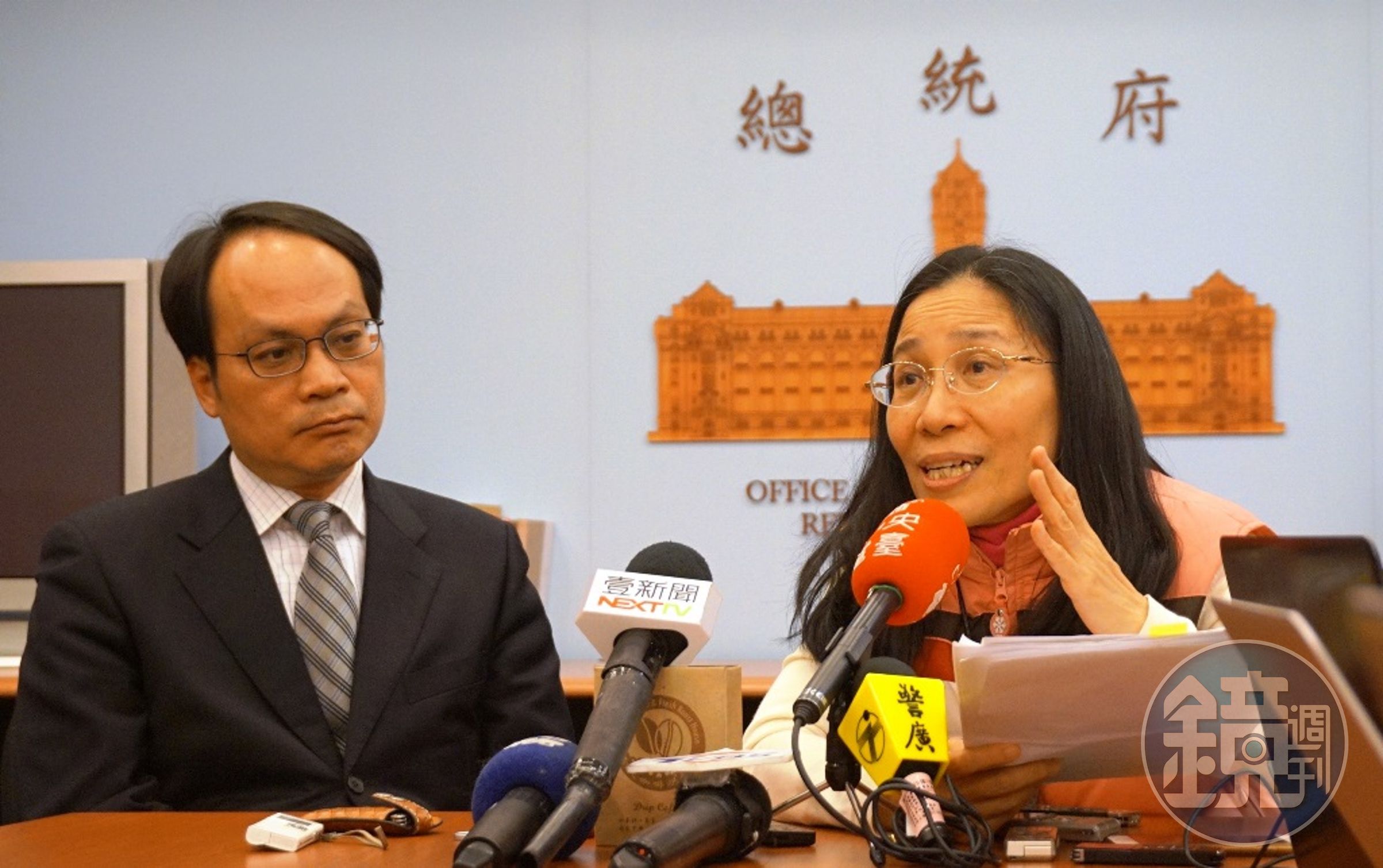 許玉秀前大法官（右）今主持司改國是會議，她投下關鍵一票通過法庭直播議案。