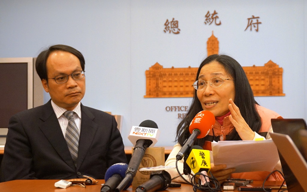 許玉秀前大法官（右）今主持司改國是會議，她投下關鍵一票通過法庭直播議案。