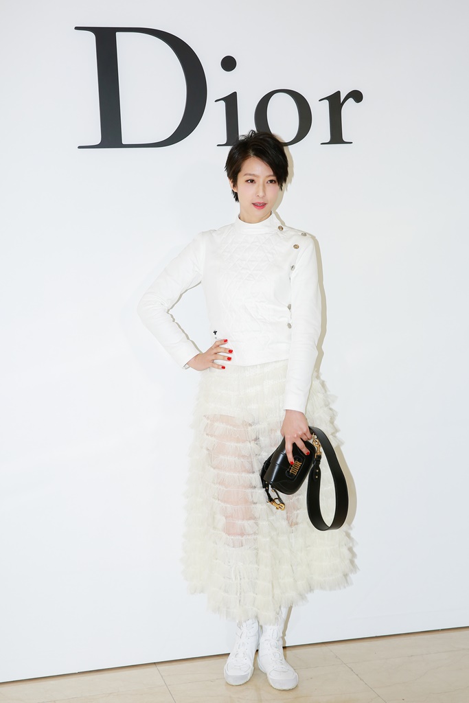 賴雅妍的白色短褲裡還有安全褲。